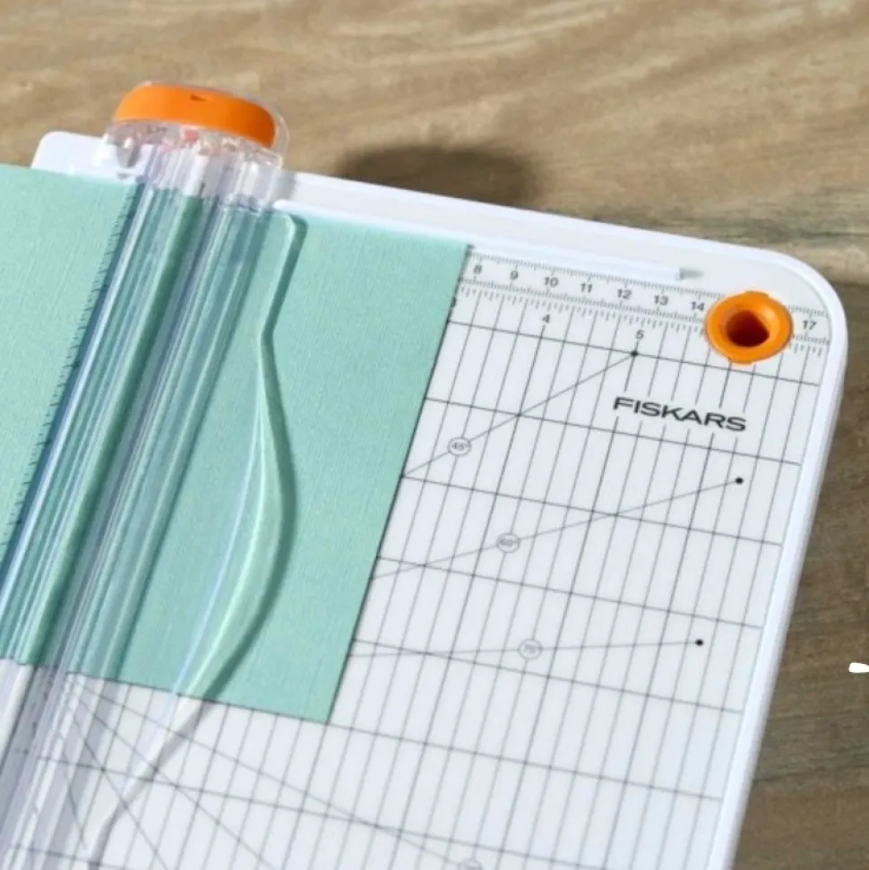 Cizalla SureCut con almacenamiento Fiskars A4