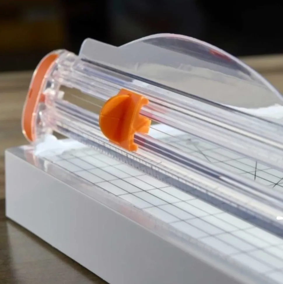 Cizalla SureCut con almacenamiento Fiskars A4