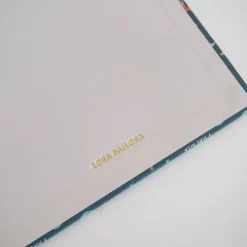 Álbum de chipboard lomo ancho Universo Little M Lora Bailora 6