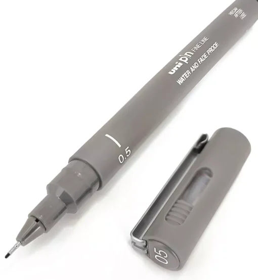 Rotulador Calibrado Pin Gris Claro Uni-Ball 0,5mm