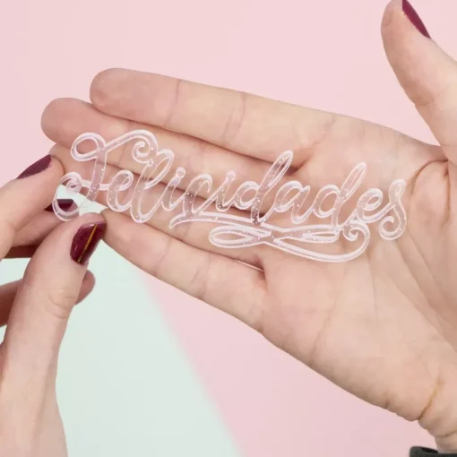 SUPER OFERTA **60%** Die-Cut de Metacrilato Felicidades Craftelier