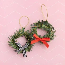 SUPER OFERTA **40%** Set 4 Coronas Mittens & Mistletoe Crate Paper